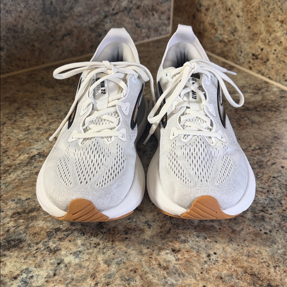 Brooks Women's White and Gray Glycerin Running Sneakers - Picture 5 of 11